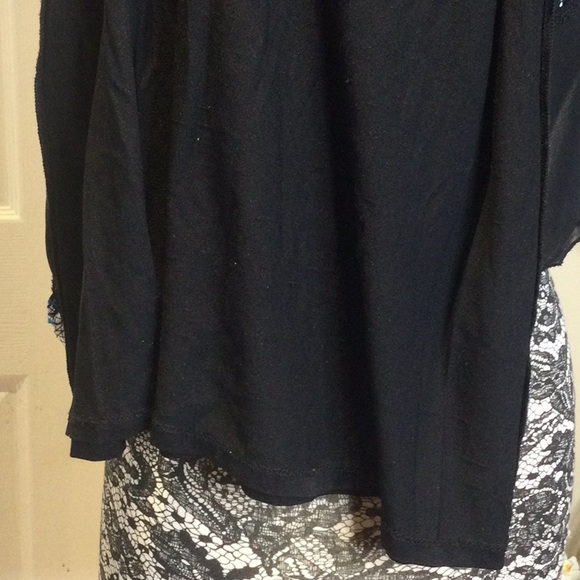 EUC Style & Co Abstract Ruffle Top, L - Picture 9 of 9